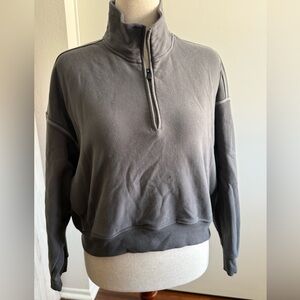Athleta Gray Quarter-Zip Pullover size Large. 🖤💙